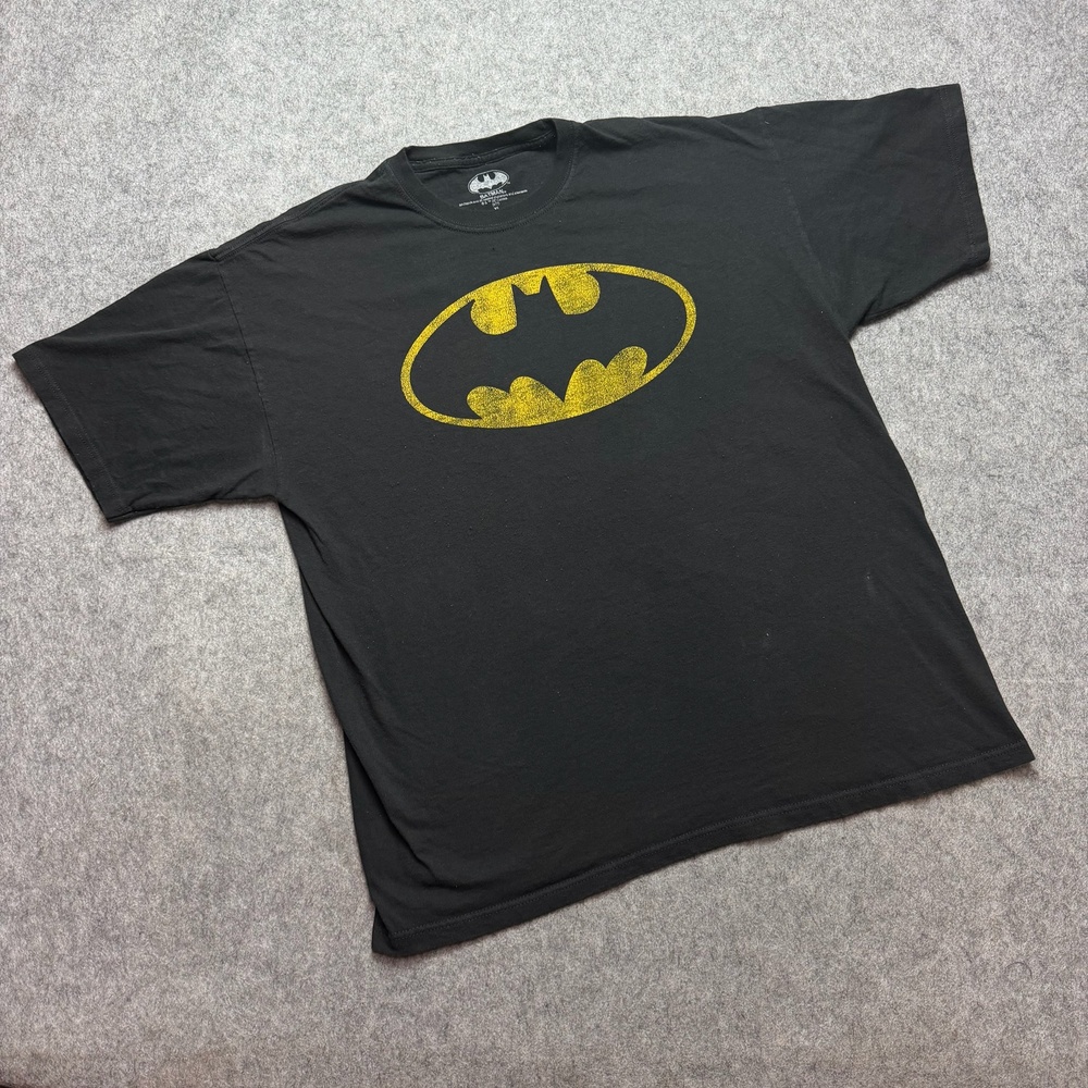 Batman Shirt Mens XL Black Yellow Bat Symbol Logo Graphic Tee Superhero Comics